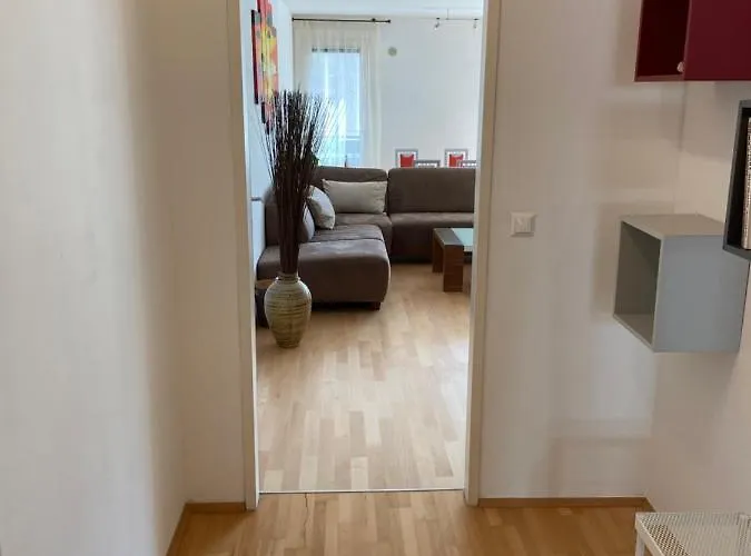 Bright With A Free Parking Garage @ Wienerberg Apartmán *